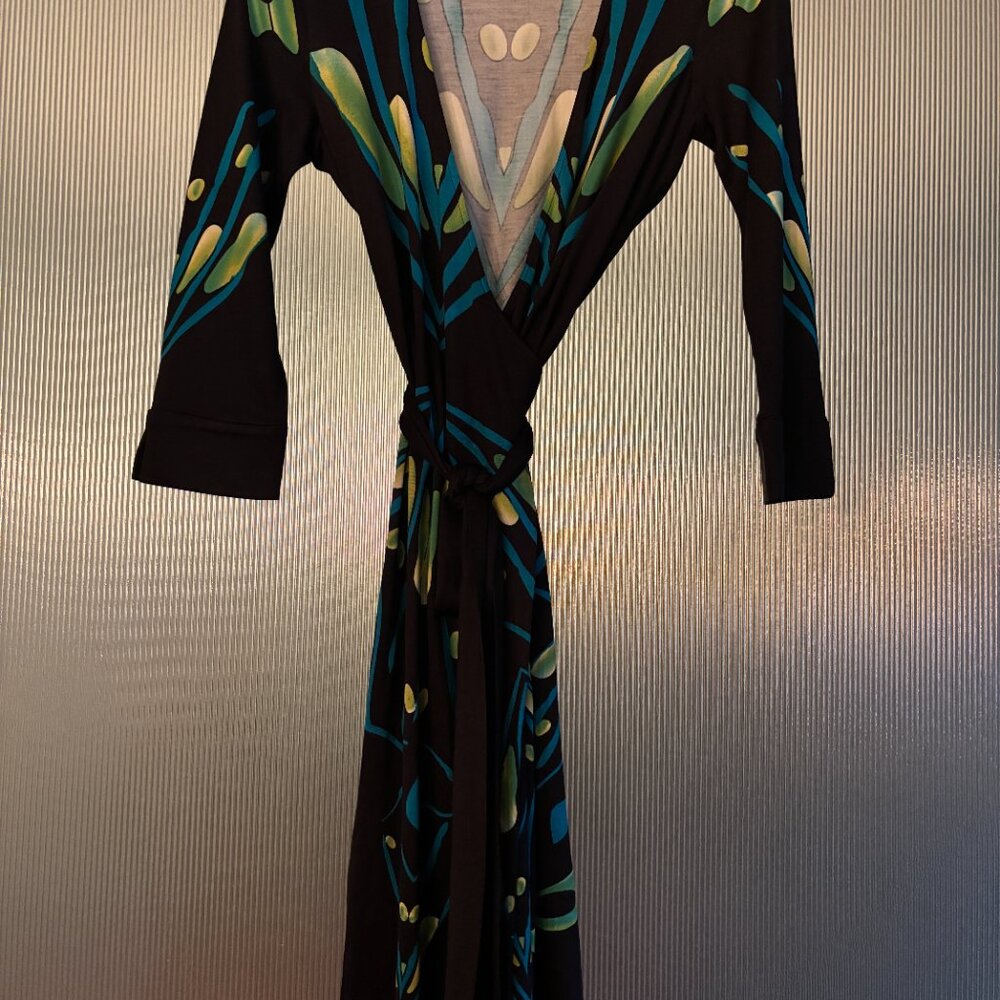 DVF Size 6 Julian Wrap Dress Silk Knee-length 3/4 Sleeve Vneck Black Peacock